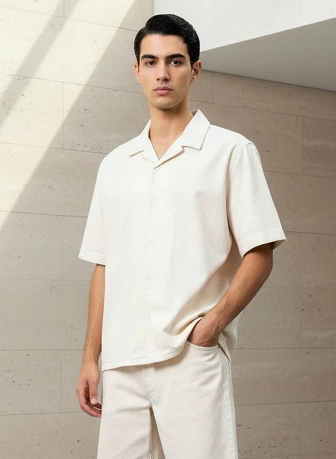 لي كوبر Lee Cooper Men Regular Fit Camp Collar Short Sleeve Shirt